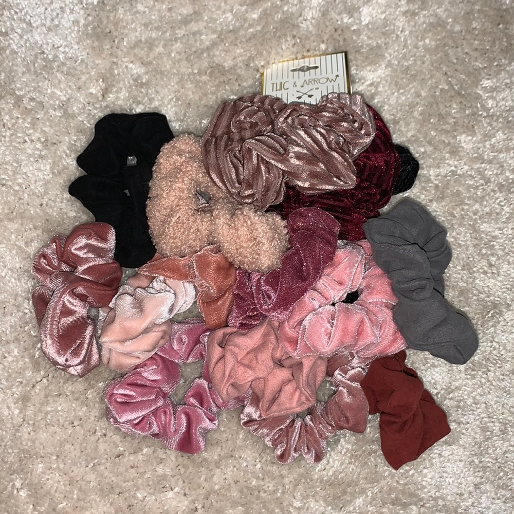 A Bunch of Scrunchies! Never used💝